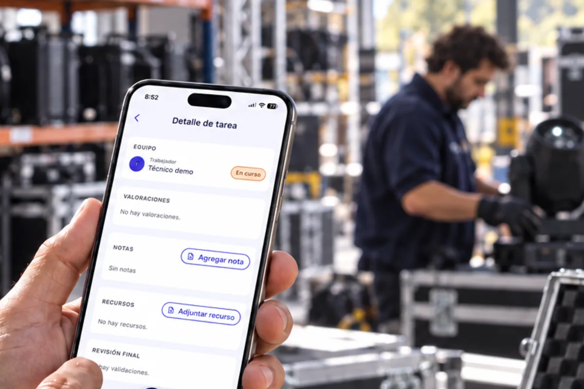 Detalle de una tarea en la app de CheckBiz360 consultado en el almacén: equipo asignado, valoraciones, notas, recursos adjuntos y revisión final.
